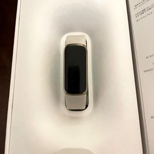 Fitbit Luxe Fitness &Wellness Tracker
